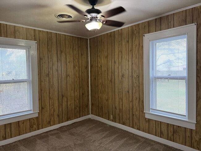 Building Photo - 5 Bed 2 Bath Home w/ 6.14 Acres In Iowa Park ISD.