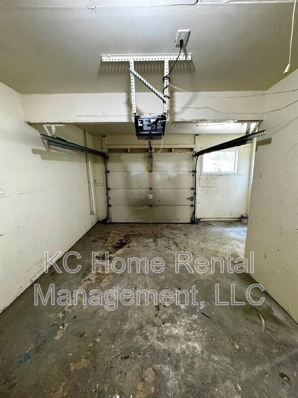 Building Photo - 7507 E 108th St