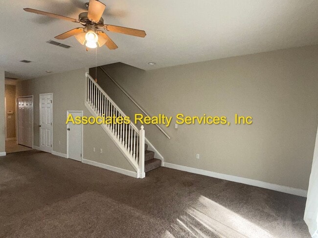 Building Photo - Spacious End Unit Available in Garland Condo