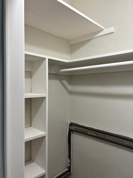 Building Photo - 1017 N 16th Ct