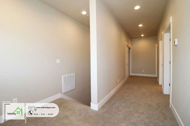 Building Photo - 6677 Bandito Dr