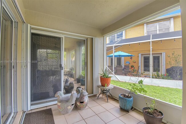 Building Photo - 303 E Riverbend Dr
