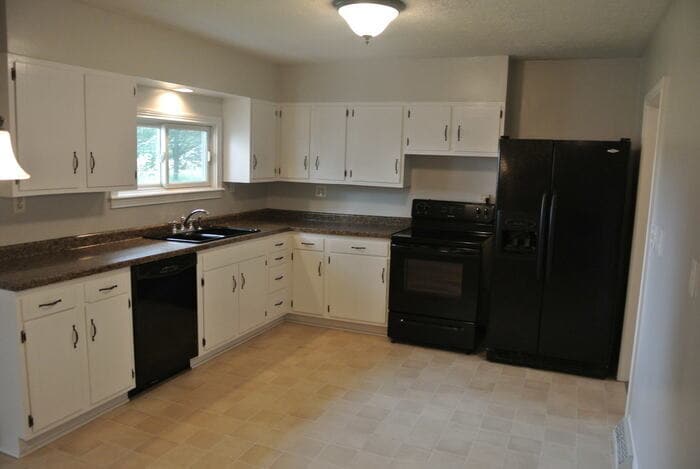 Building Photo - 455 S Taylor Ave