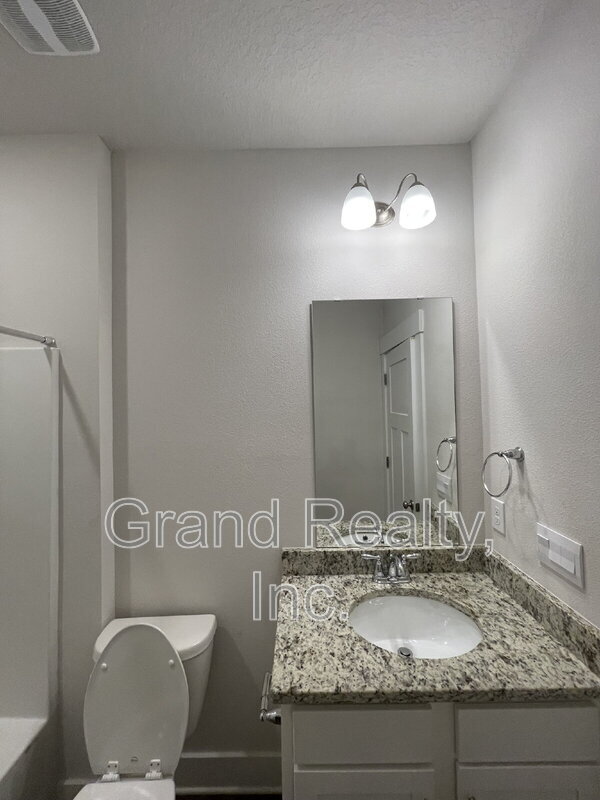 Building Photo - 1367 Sea Grv Ct