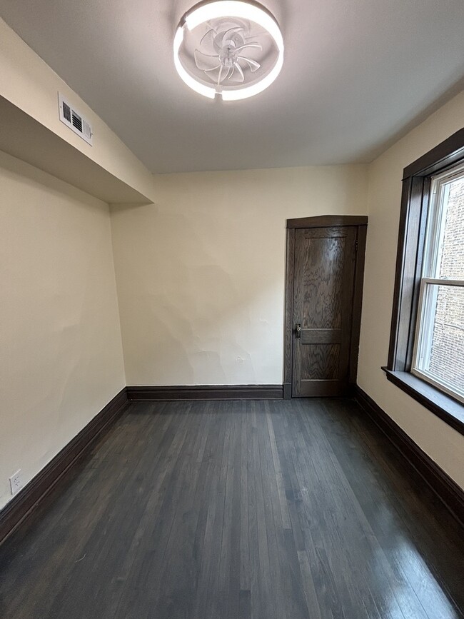 Building Photo - 1538 N Avers Ave