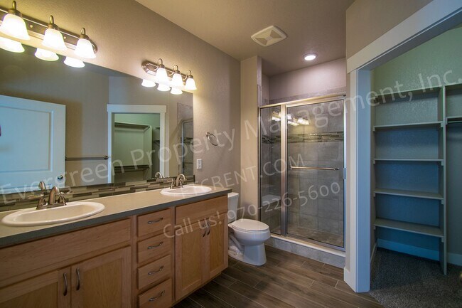 Building Photo - 2715 Iowa Dr