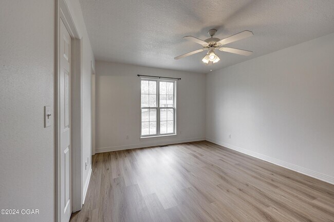 Building Photo - 301 W Briarbrook Ln