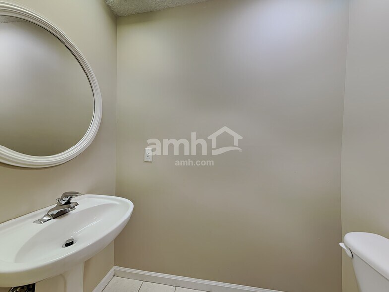 Building Photo - 160 Charlotte Ct