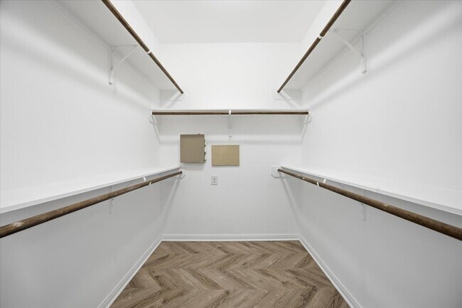 Building Photo - 3411 Country Club Blvd