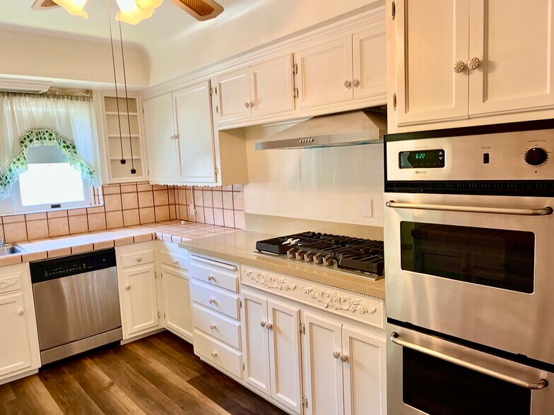Building Photo - 4211 Ridgeway Dr