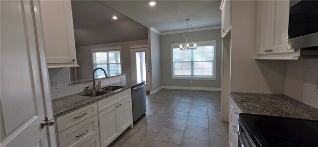 Building Photo - 995 Jameson St