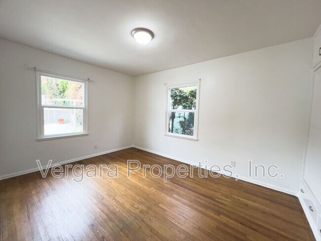 Building Photo - 623 Camino Real