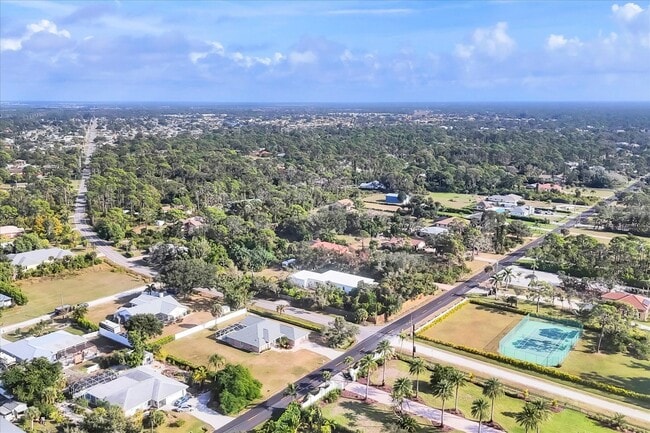 Building Photo - Annual Pool Home for Rent in Englewood