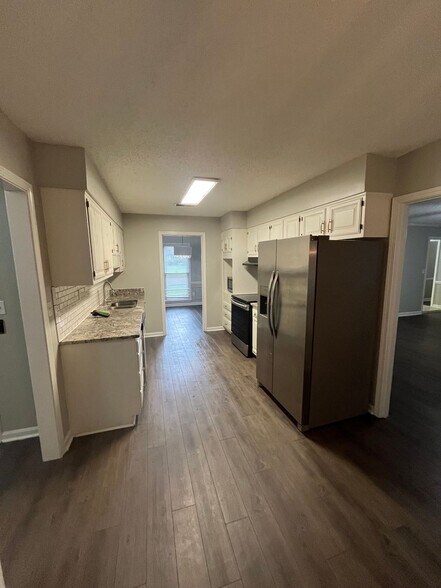 Building Photo - 3765 Birchvale Dr