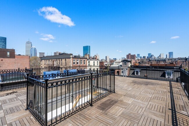 Building Photo - 17 Worcester Square