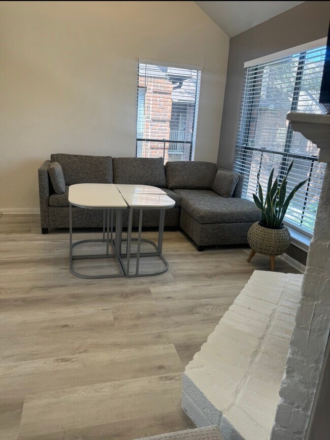 Building Photo - 3130 Walnut Bend Ln