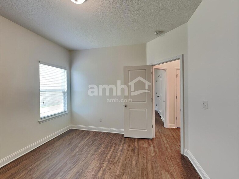 Building Photo - 898 Sunny Stroll Dr