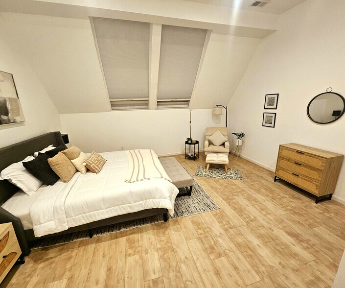 Building Photo - 2439 18th St NW