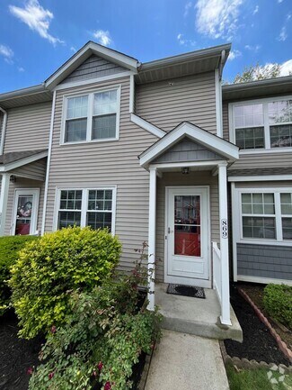 Building Photo - Beautiful  2-Bedroom Condo with Cozy Patio...