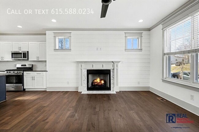 Building Photo - 124 8th Ave