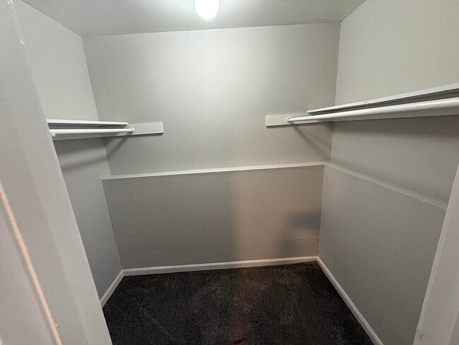 Building Photo - 7221 N Moberly Dr