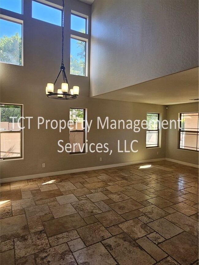 Building Photo - Beautiful Two Story Home in Chandler!