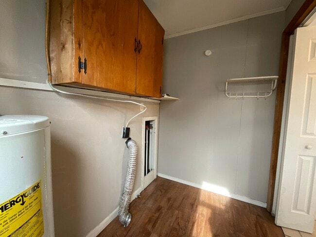 Building Photo - COMING SOON: Nice and Open 3 Bed 1 Bath Ho...