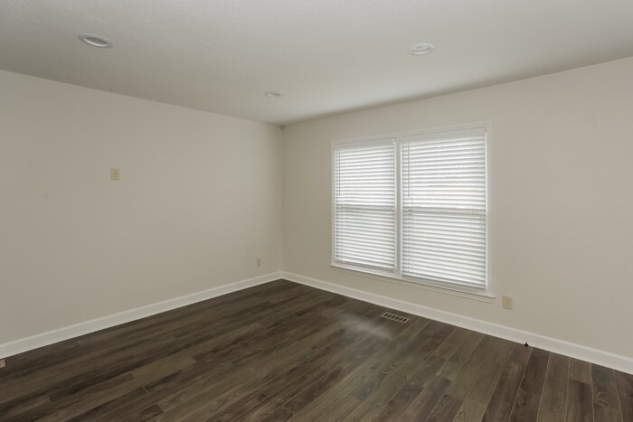 Building Photo - 941 Foxborough Rd