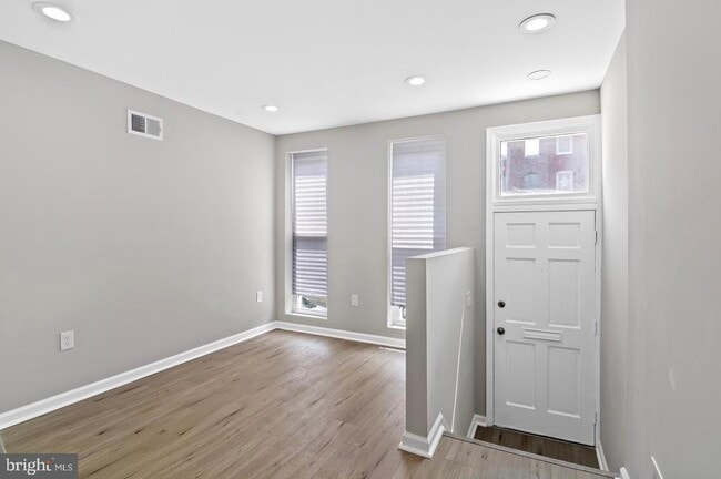 Building Photo - 1346 N Carey St