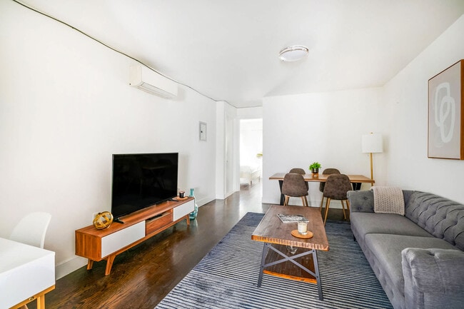 Building Photo - 359 W 39th St