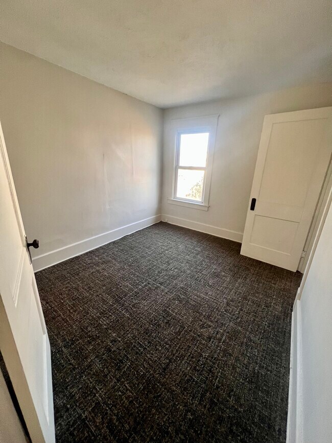 bedroom 2 - 1673 Bancroft Ave