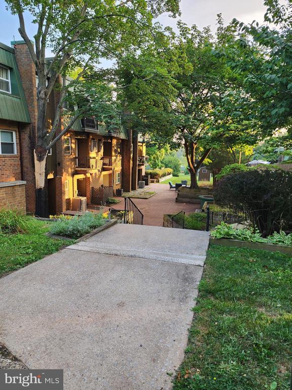 Building Photo - 132 Meadowview Ln
