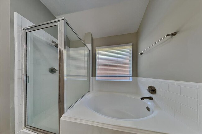 Building Photo - 1714 Sterling Village Dr
