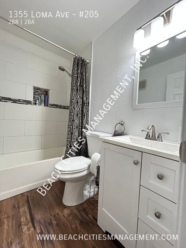 Building Photo - 1355 Loma Ave