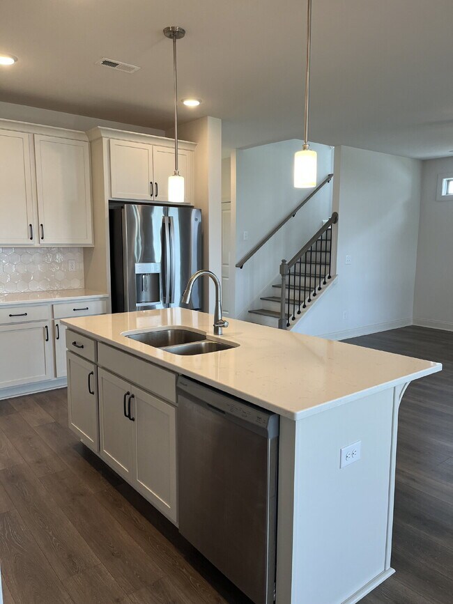 Building Photo - "Spacious 4-Bedroom Retreat with 3.5 Baths in Charming Mt. Juliet!"