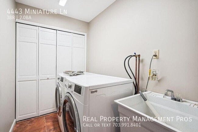 Building Photo - 4443 Miniature Ln