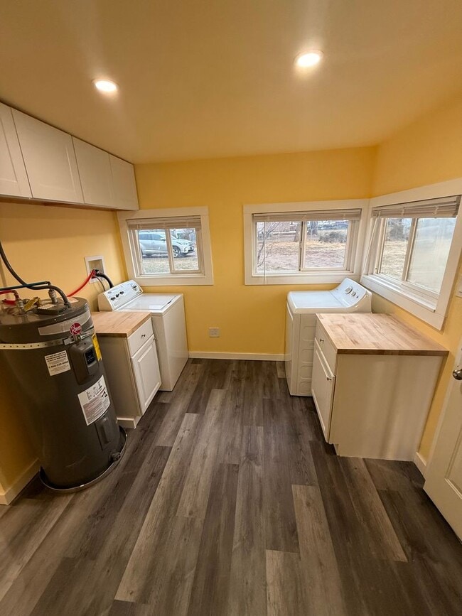 Building Photo - Pet friendly, Cozy 2bdrm 1 bath