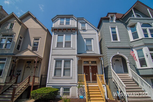 Building Photo - 3356 N Kenmore Ave