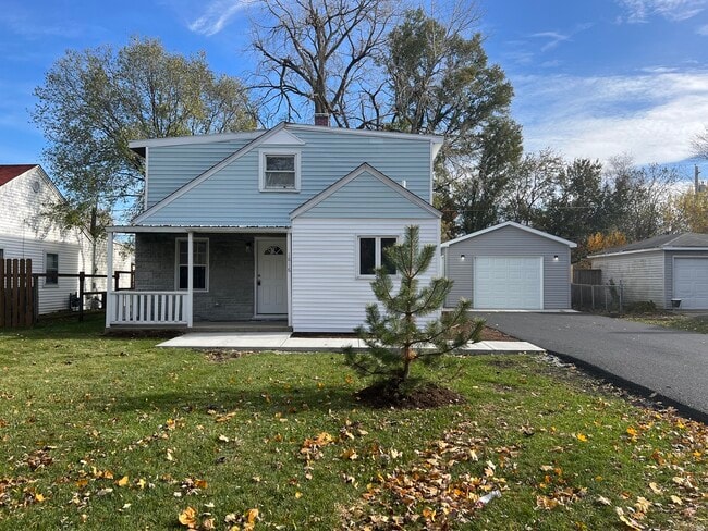 Building Photo - 1816 Kelly Ave