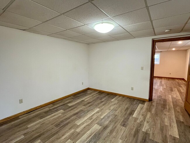 Building Photo - 2093 Creek Rd