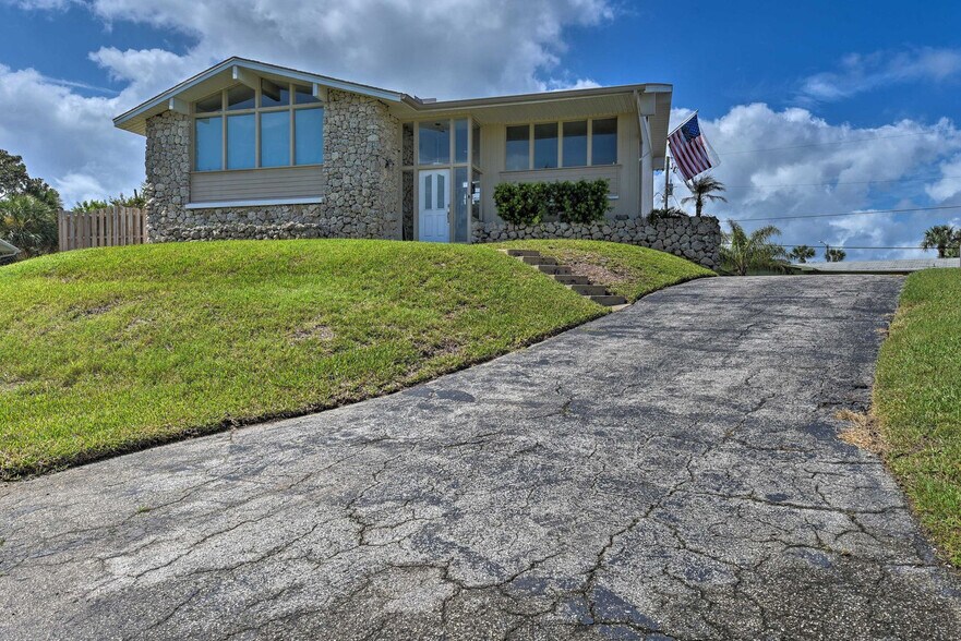 Building Photo - 726 Alden Dr
