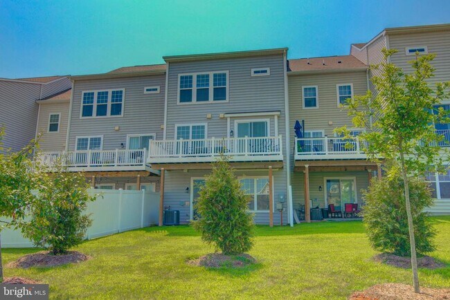 Building Photo - 42932 Running Creek Square