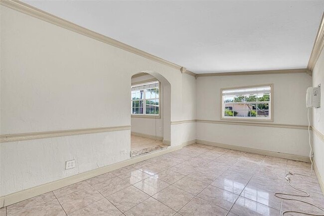 Building Photo - 257 NE 45th Ct