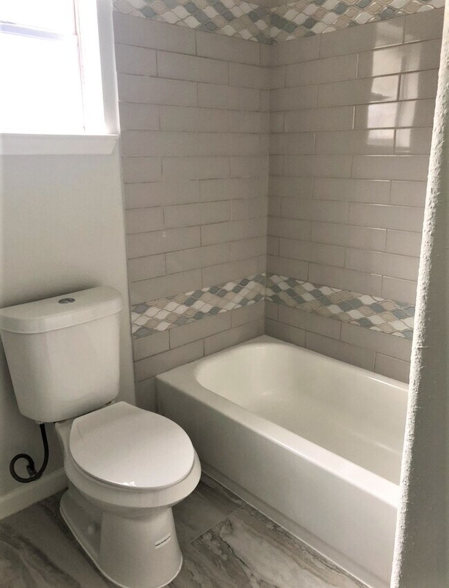 Building Photo - 1919 Oakwell Ln