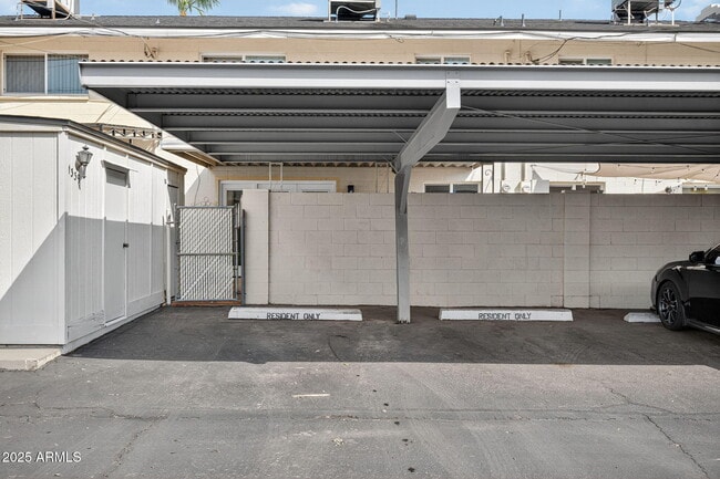 Building Photo - 1339 N 44th St