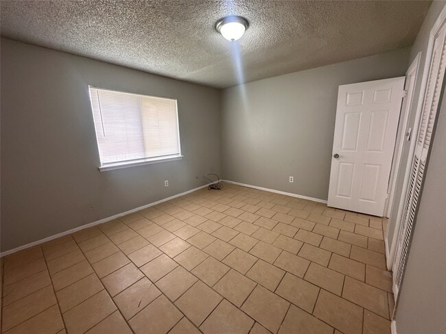 Building Photo - 7207 Caracas Dr