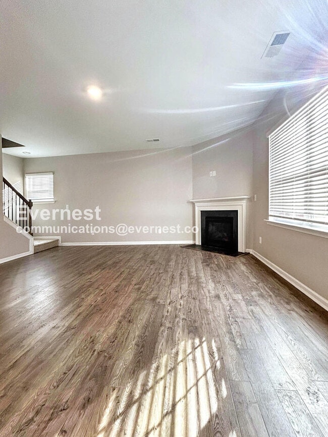 Building Photo - 160 Cherry Birch St