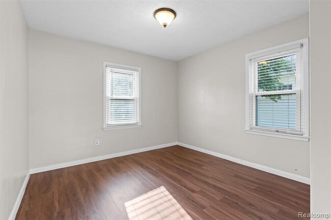 Building Photo - 24696 Wilmot Ave