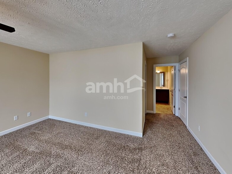 Building Photo - 886 Daybreak Dr