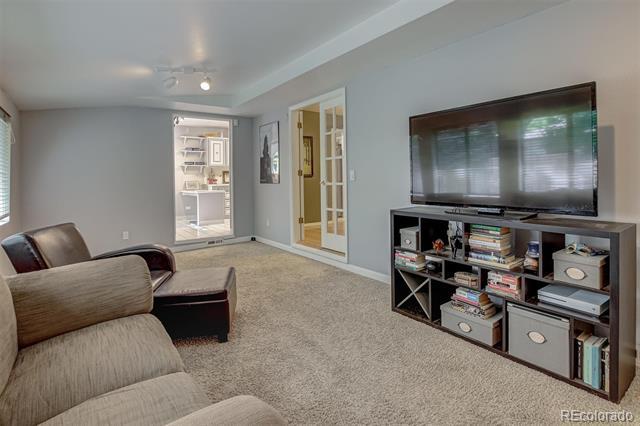 Building Photo - 3124 S Vine Ct